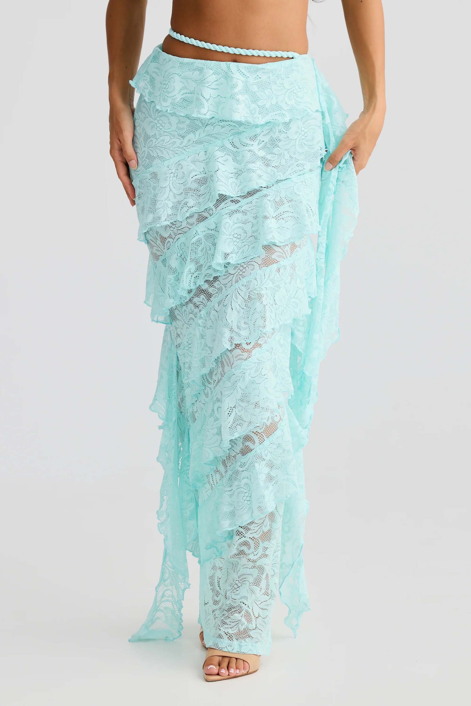 Lace Gathering Sleeveless Top & Ruffle Low Waist Maxi Skirt Set