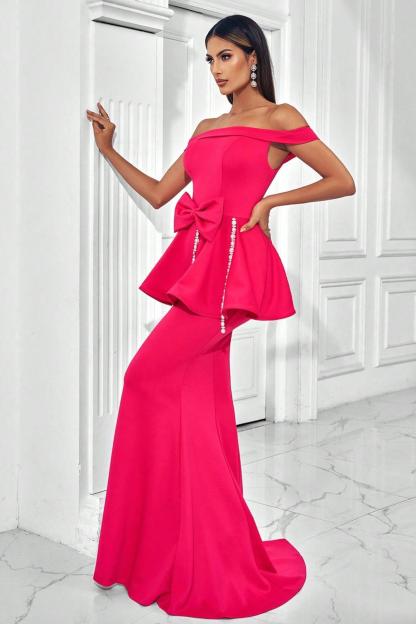 Vestido largo con lazo y hombros descubiertos y perlas de imitación