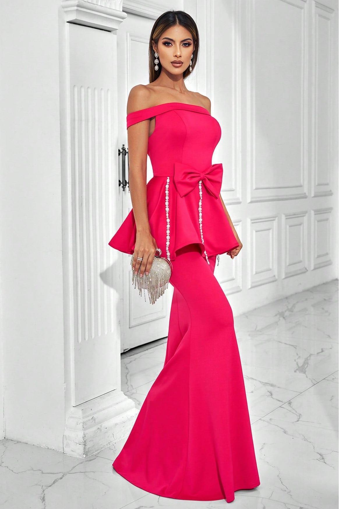 Vestido largo con lazo y hombros descubiertos y perlas de imitación