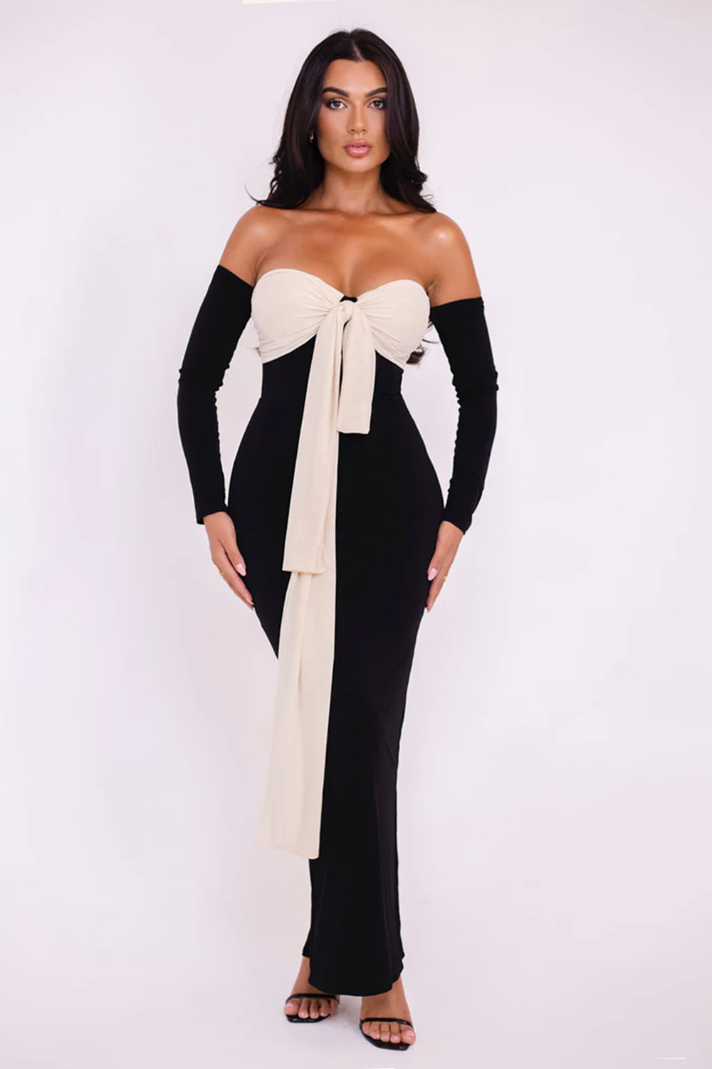 Contrast Color Lace-Up Long Sleeve Maxi Dress