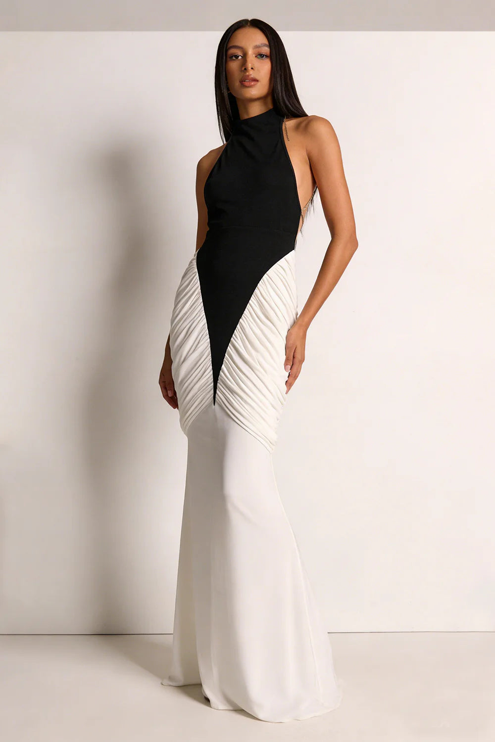 Contrast Color Gathering Backless Maxi Dress