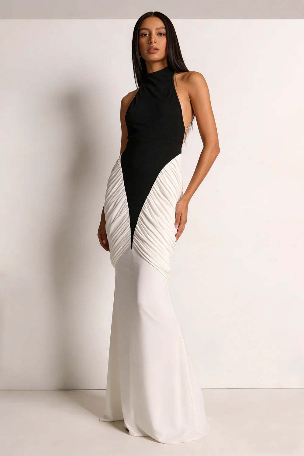 Contrast Color Gathering Backless Maxi Dress