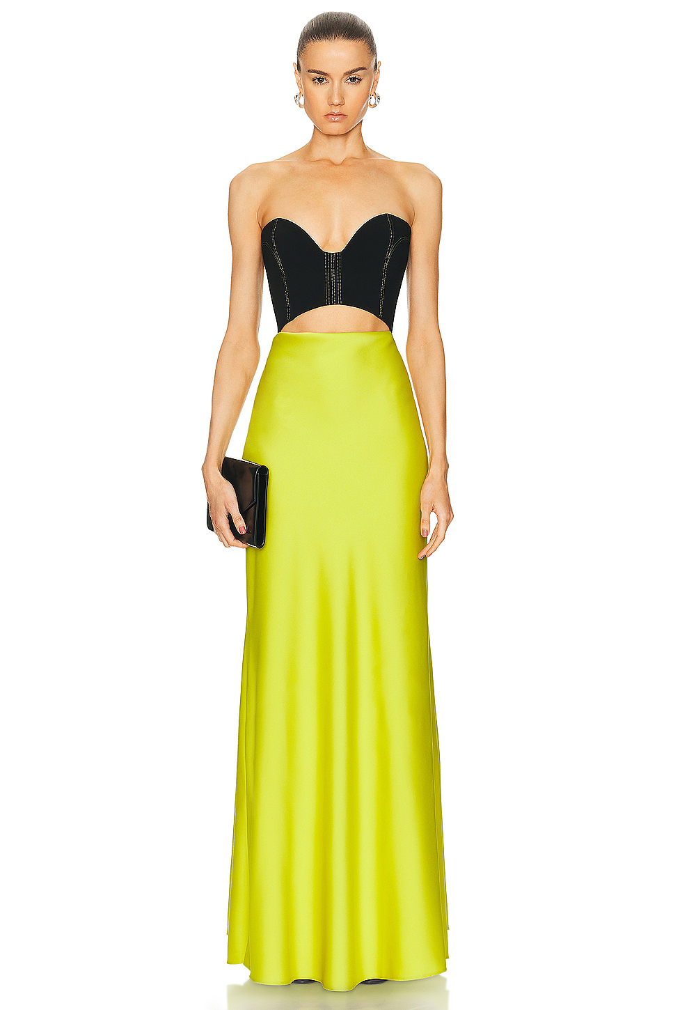 Vestido maxi sin mangas de satén con corte en los hombros y detalles de vendaje.