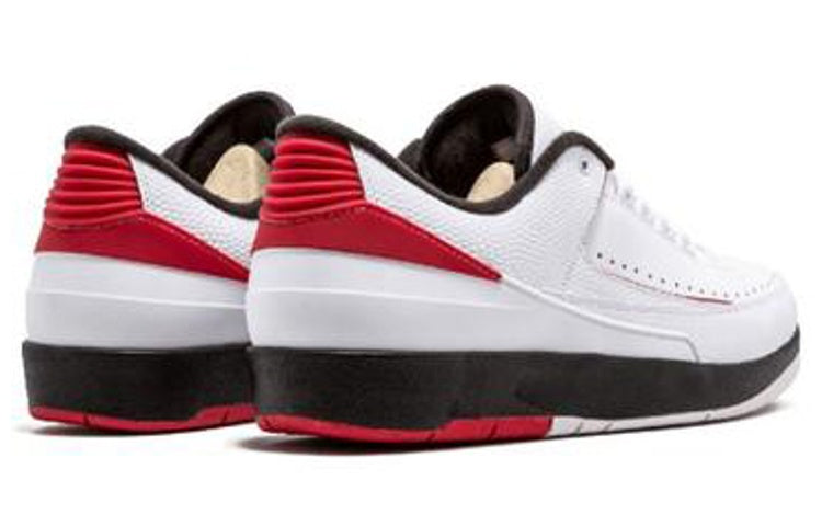 Aithtr Jordthtan 2 Retro Low 'Chicago' 832819-101