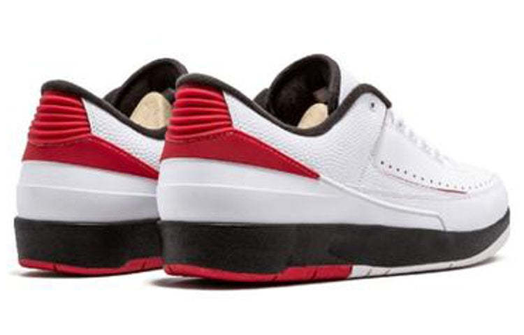 Aithtr Jordthtan 2 Retro Low 'Chicago' 832819-101