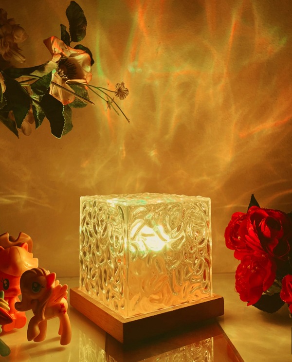 Rotating water pattern night light
