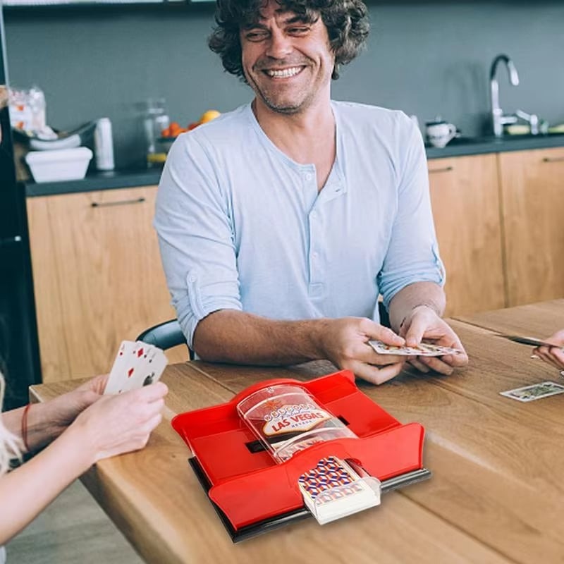 Hand-cranked automatic shuffling machine