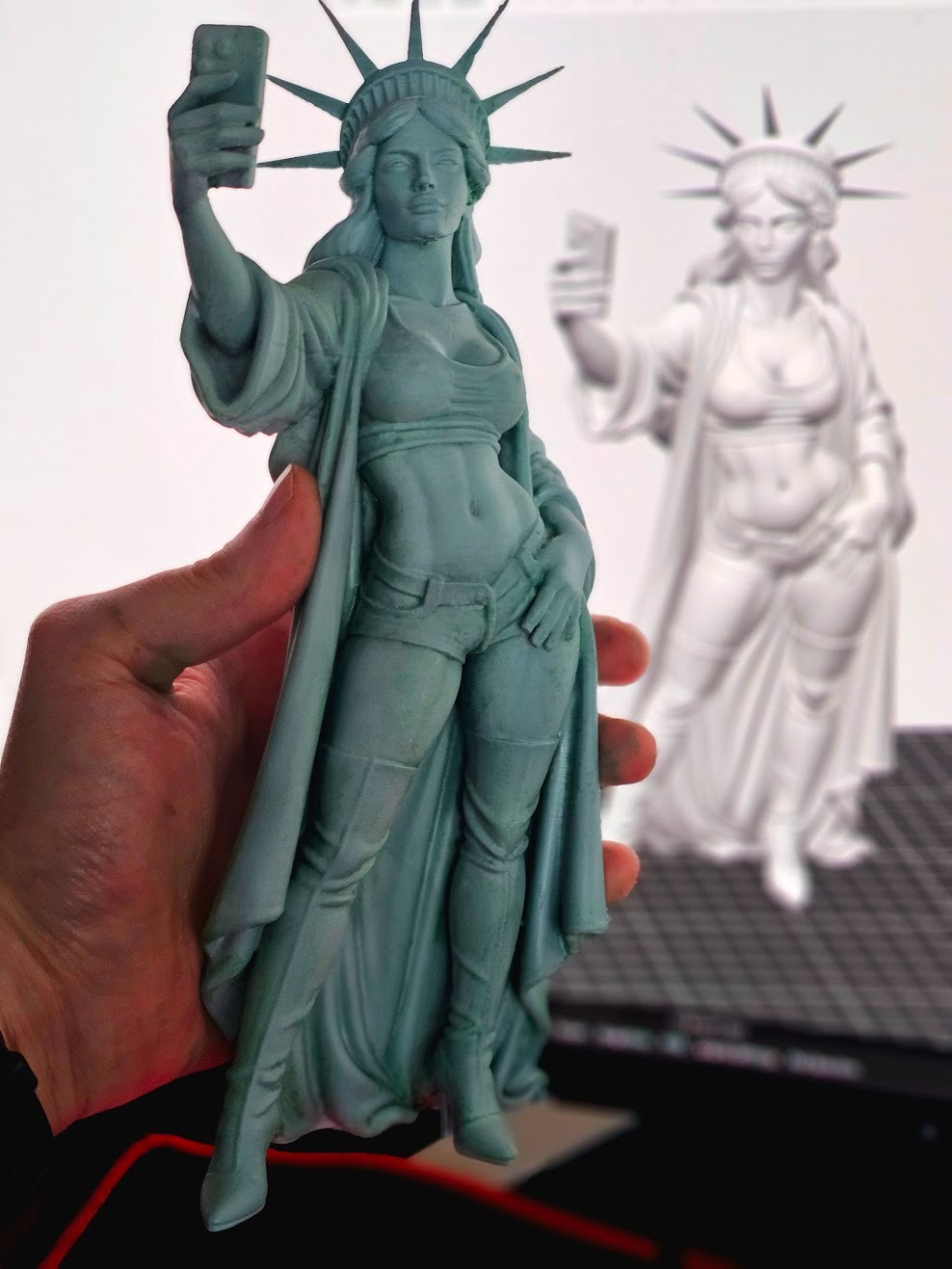 Statue of Liberty Selfie Figurine-250th Anniversary Commemorative Edition