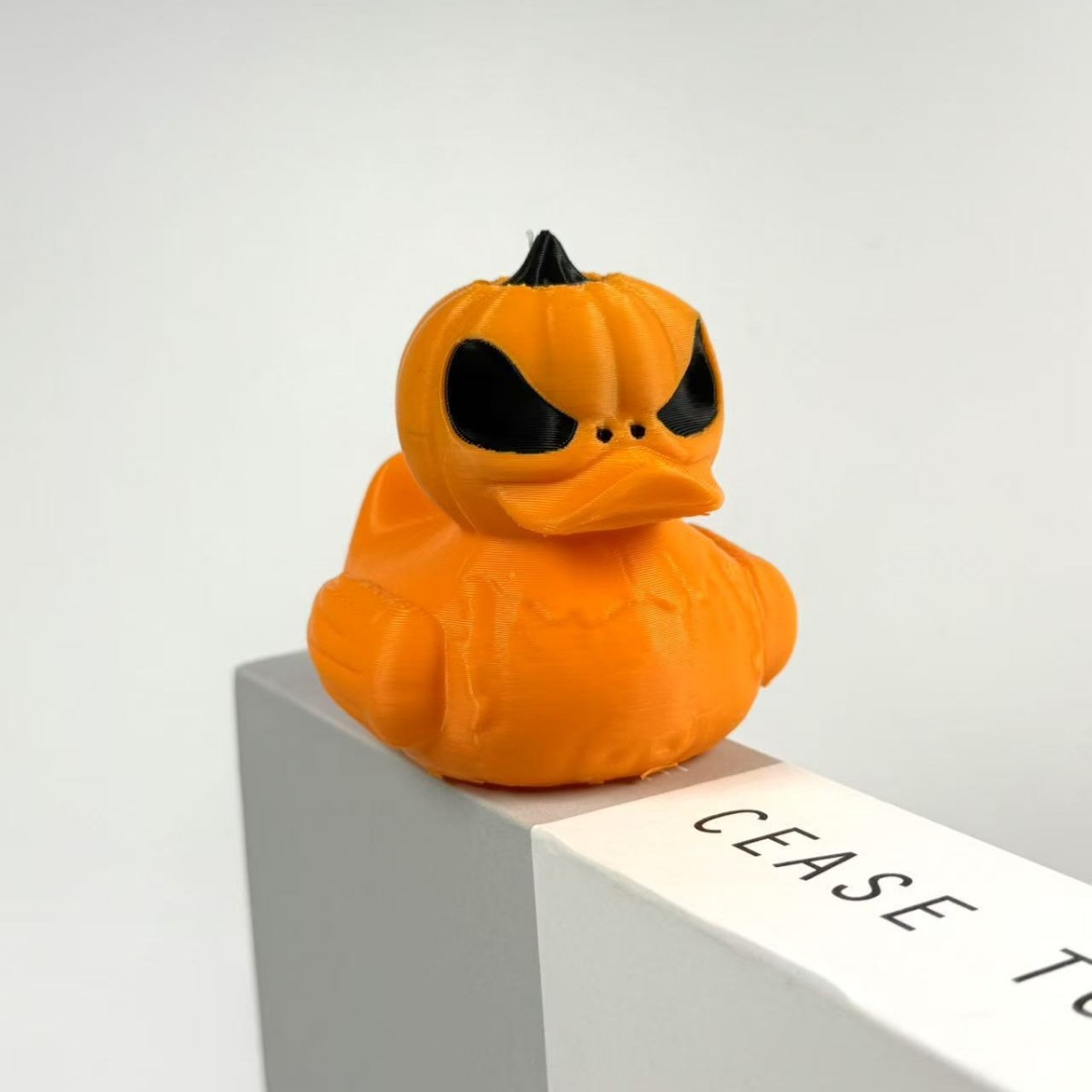 Jack-O'-Lantern Duck Figurine – Halloween Rubber Duck Pumpkin Spooky Collectible