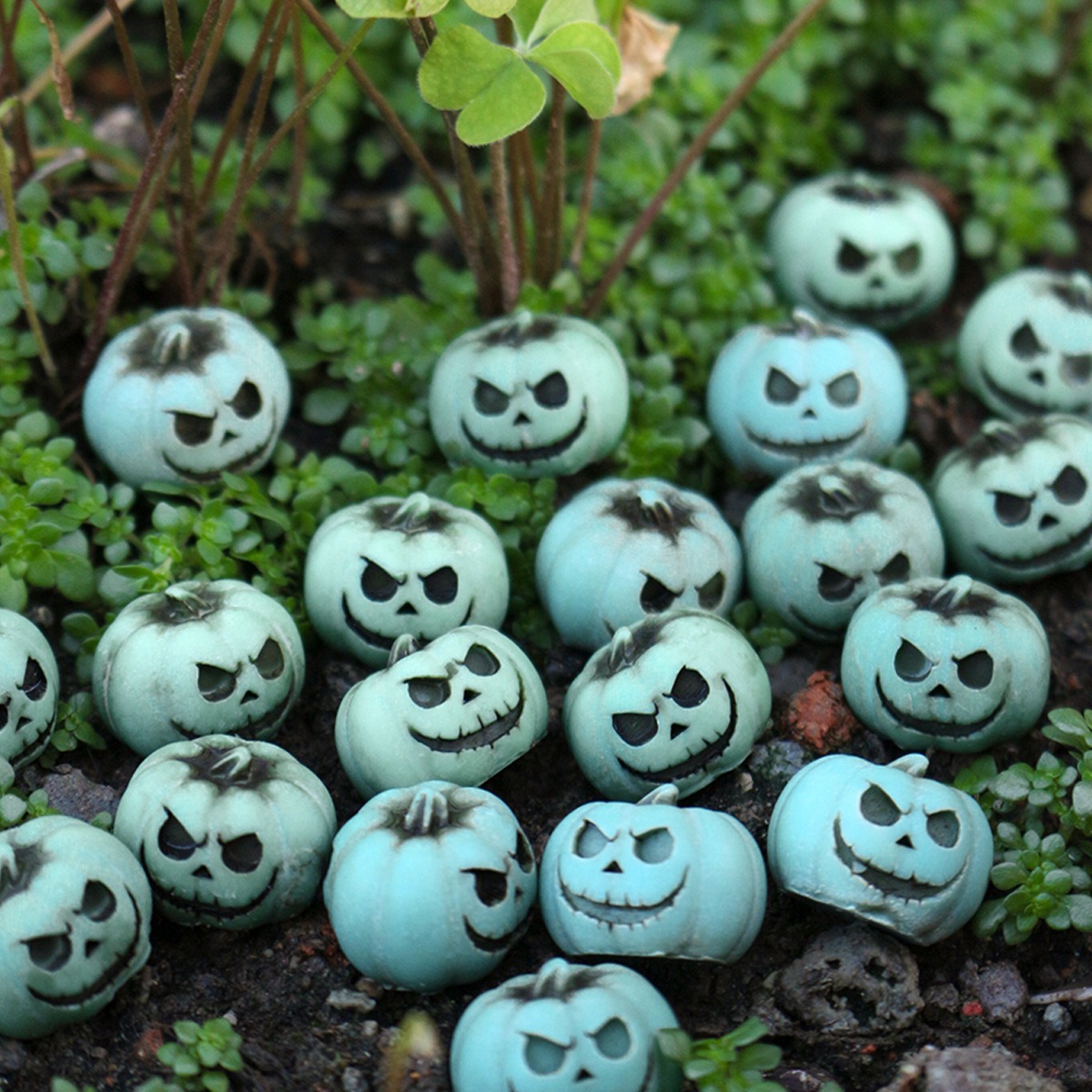 🔥💀 Adorable Mini Pumpkin Set