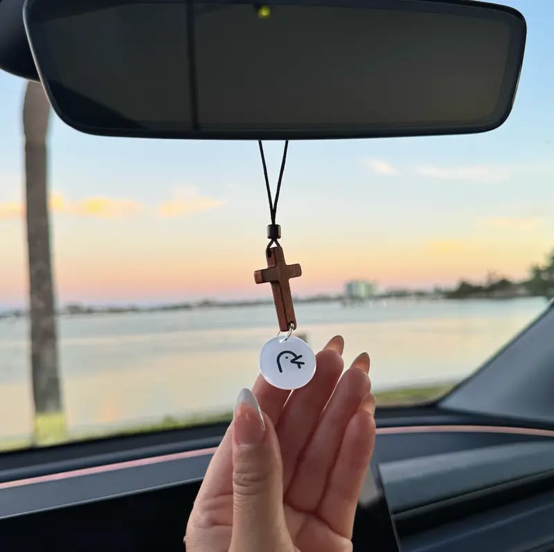 ✝️Bible Verse Car Rearview Hanging Cross Ornament - Scan for a Bible Verse Every Day