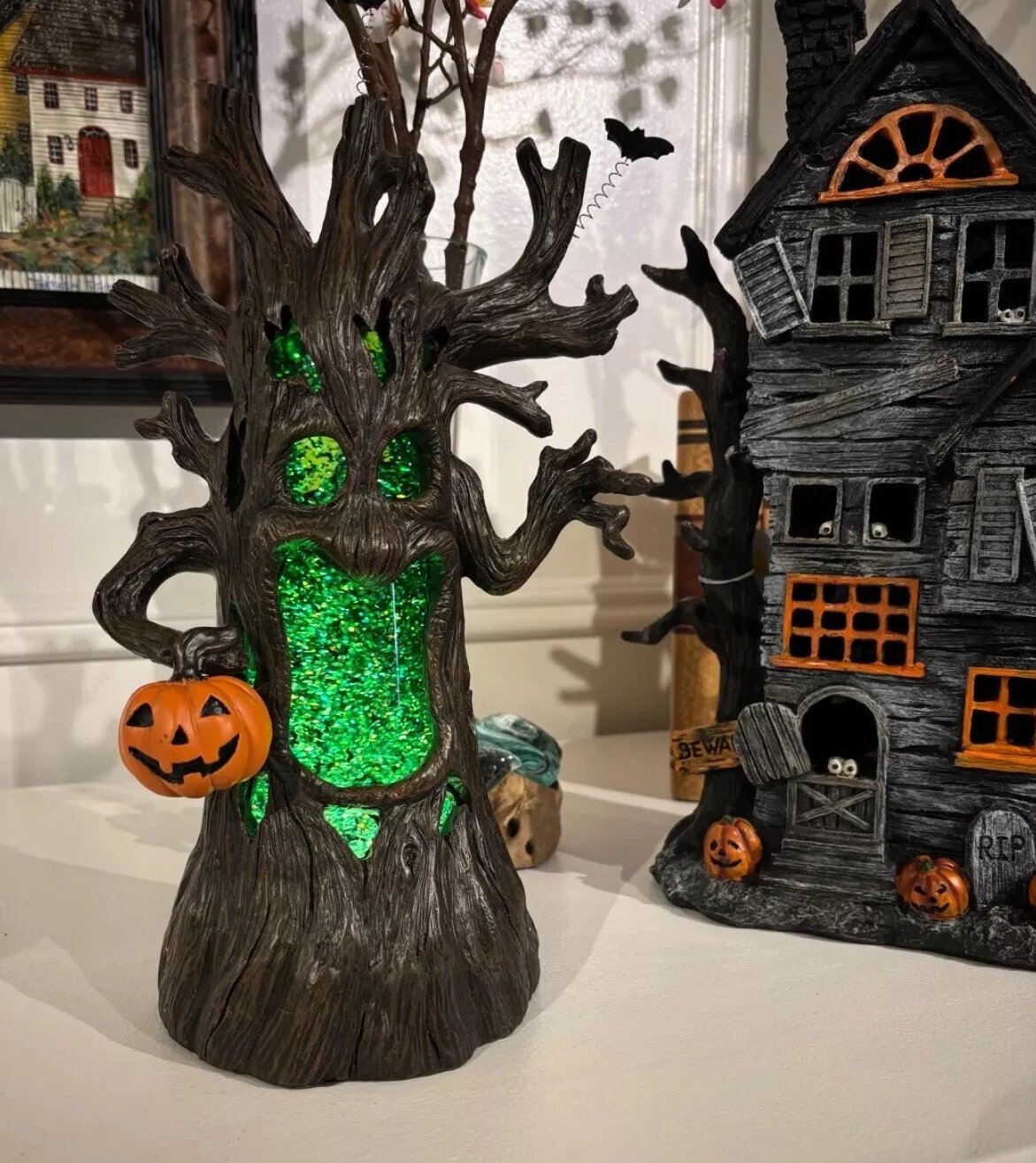 HAUNTED TREE GLITTER GLOBE
