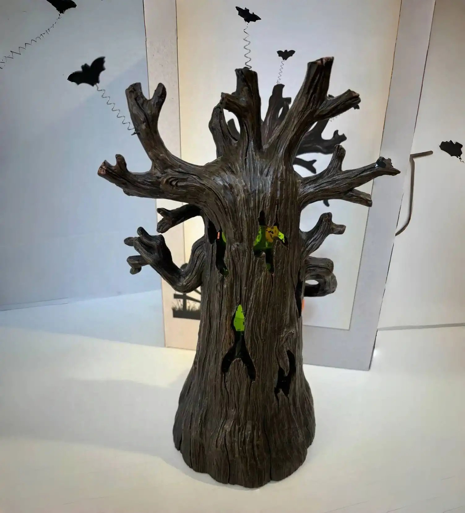 HAUNTED TREE GLITTER GLOBE