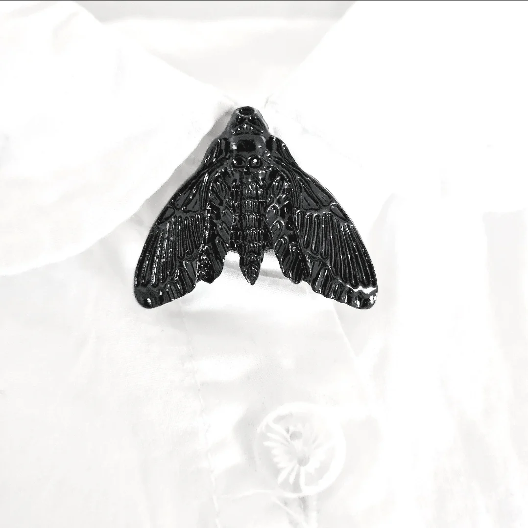 🎃🕸️ Halloween Button Cover – Elevate Your Shirt 👻✨