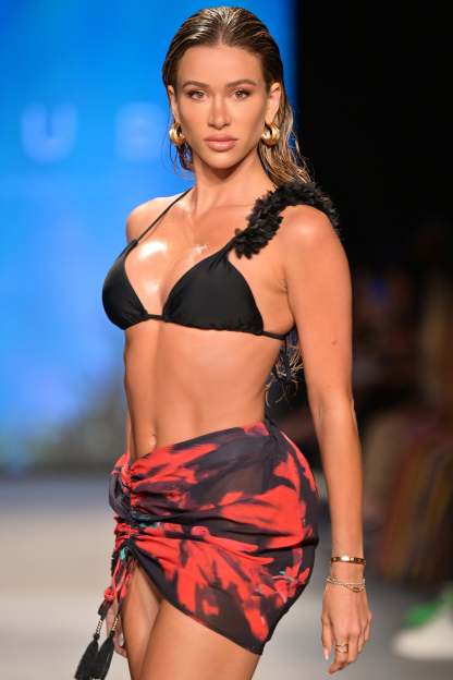 Cassia Black Triangle Flower Trimmed Bikini Top-Babyboo Dress Store. All Rights Reserved.