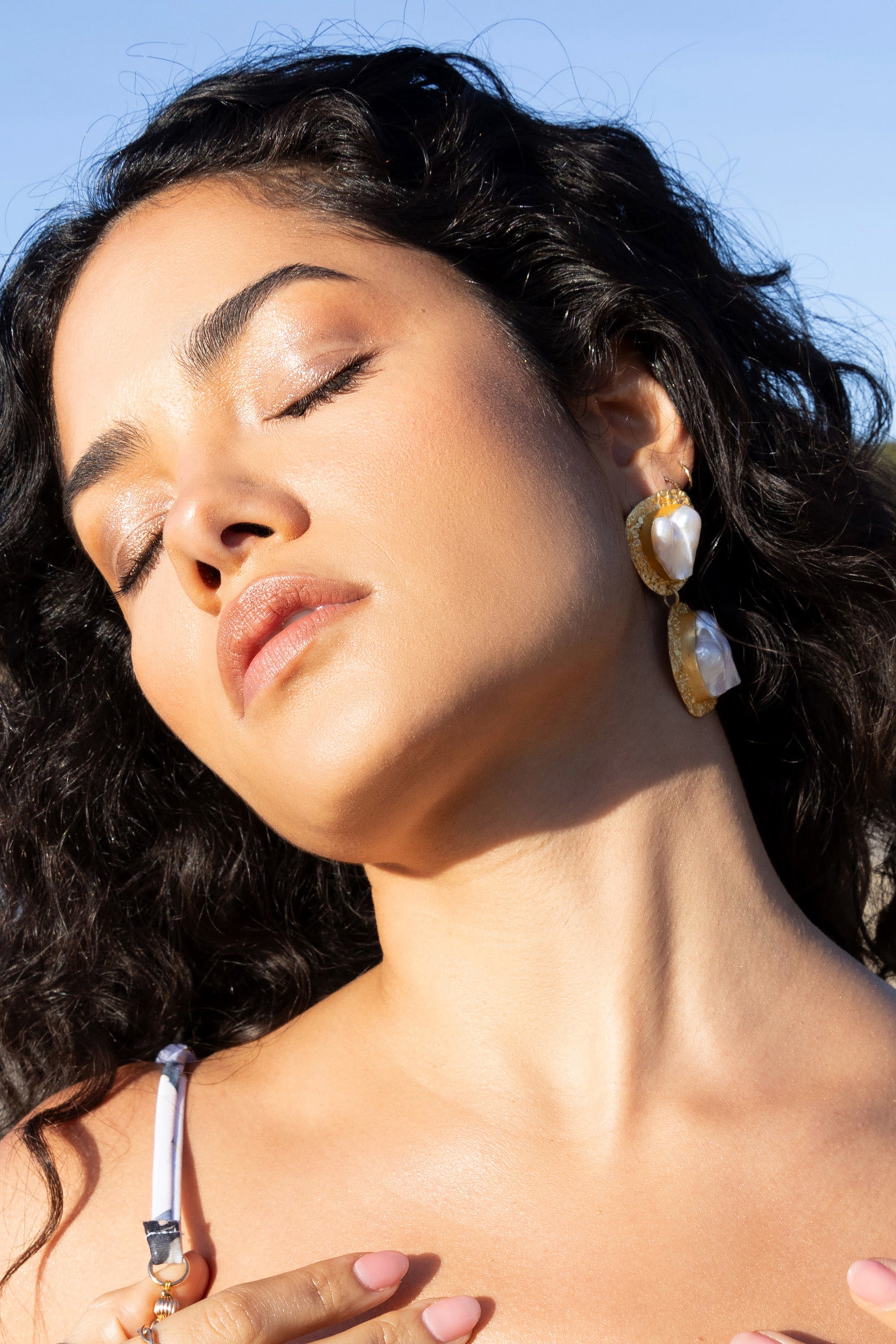 Ocean Flower Gold Drop Earrings With Iridescent Shells-Babyboo Dress Store. All Rights Reserved.