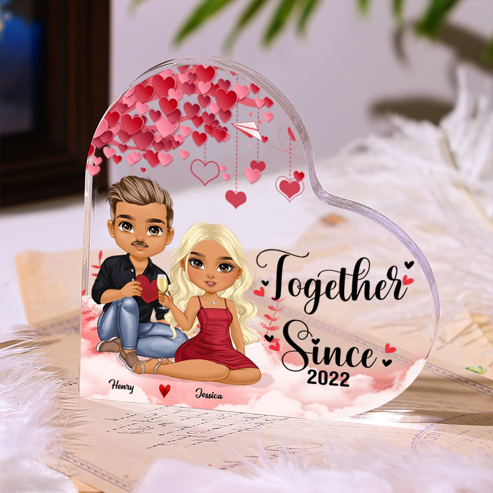 Personalized Heart Shaped Acrylic Plaque Couple Sitting Under the Love Tree Gift for Lover