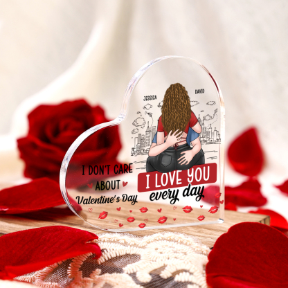 Personalized acrylic heart plaque – embracing couple, customized acrylic heart decoration, gift for couples for anniversaries, birthdays, or everyday love for your girlfriend or partner | Jessemade