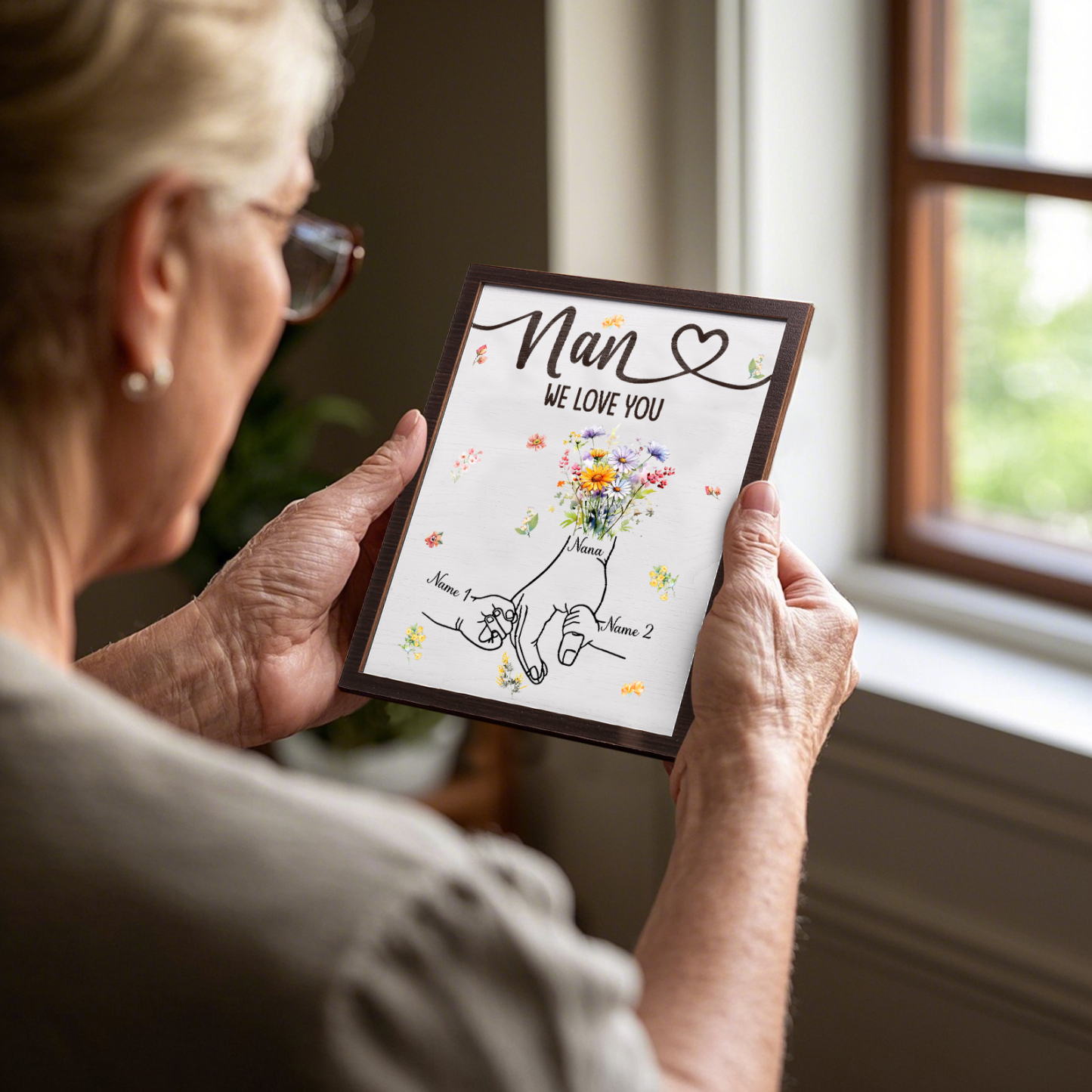 Custom Wooden Hand-in-Hand Plaque for Mom – Personalized Mother's Day Gift with 1 Text & 2 Names | Lorajewel