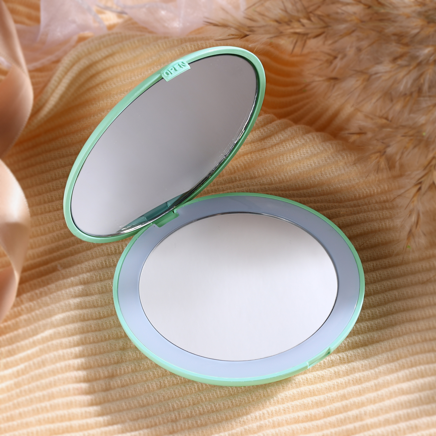 Personalized Birth Flower Pocket Mirror with Led Light Custom Name Compact Mirror Gifts for Her