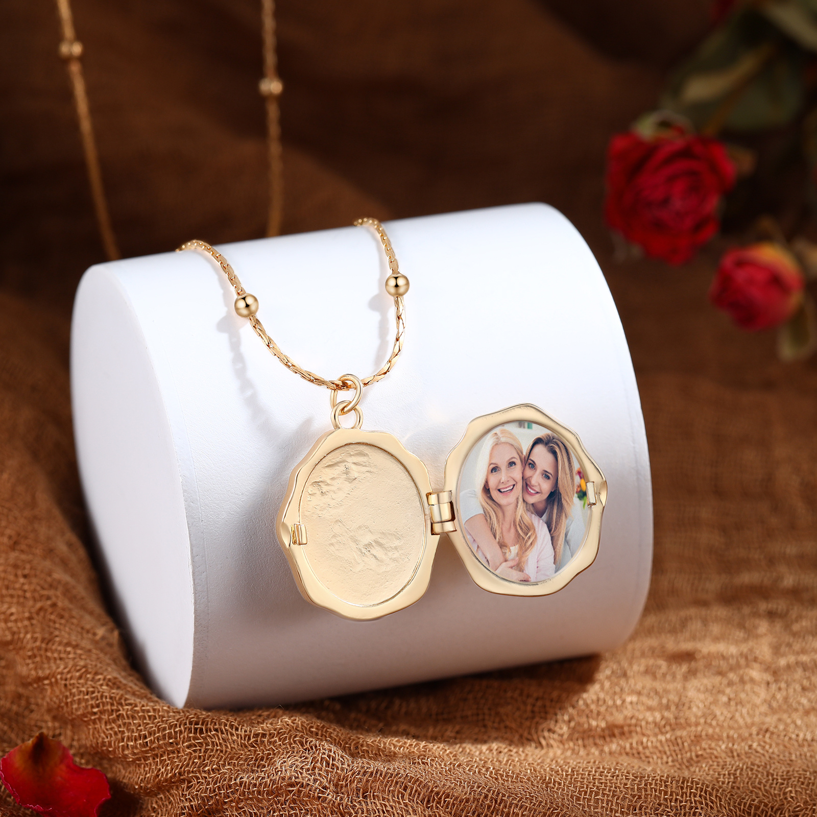 Personalized Gold Locket Necklace with 1 Photo