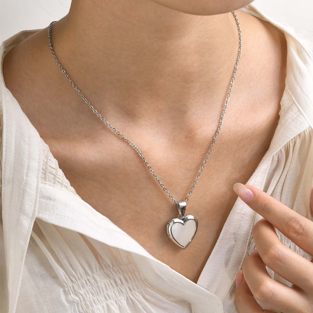 Personalized Family Heart Photo Locket Necklace for Women
