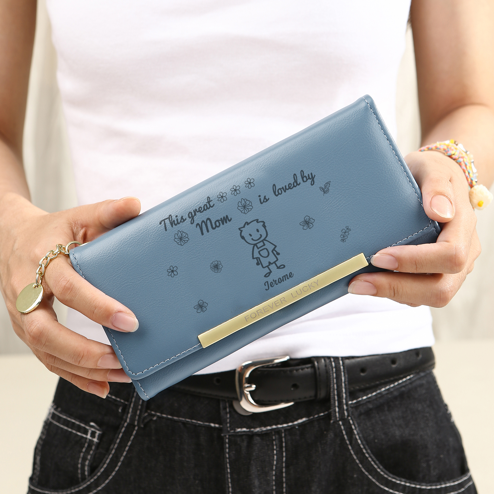 Personalized Women Leather Wallet Purse With Custom 1 Kid And Pet Name –“This Great Mom Is Loved By' - Mother's Day Presents For Mom | Lorajewel