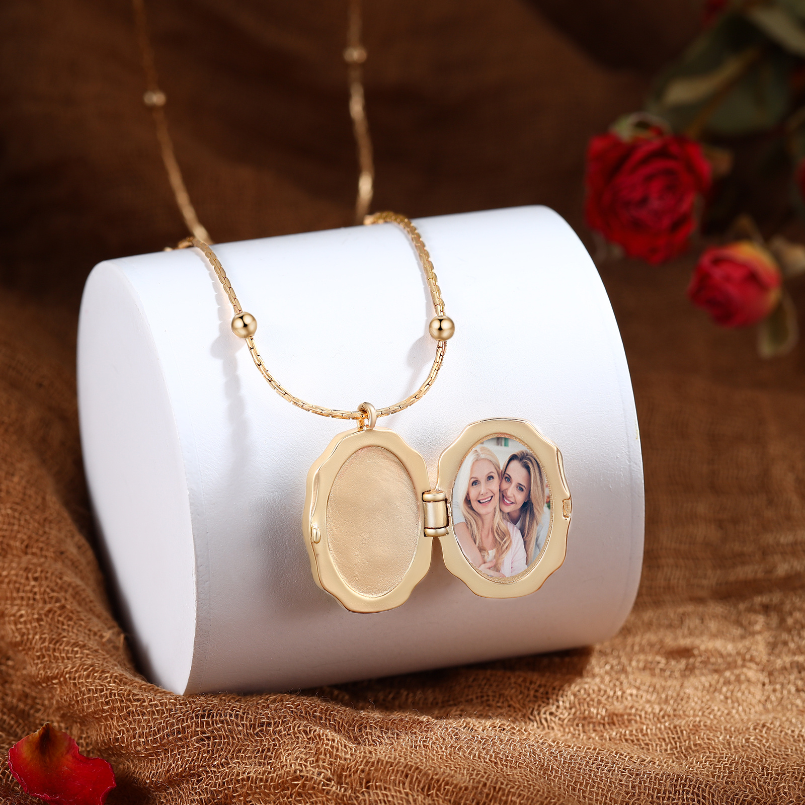 Personalized Gold Locket Necklace with 1 Photo