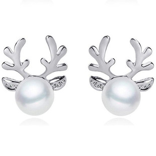 Reindeer Pearl Necklace and Earrings Set Perfect Christmas Gift