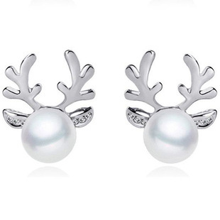 Reindeer Pearl Necklace and Earrings Set Perfect Christmas Gift