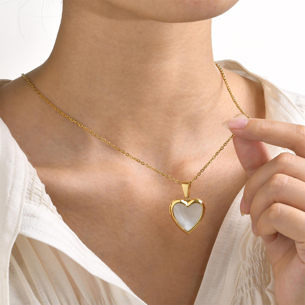 Personalized Family Heart Photo Locket Necklace for Women