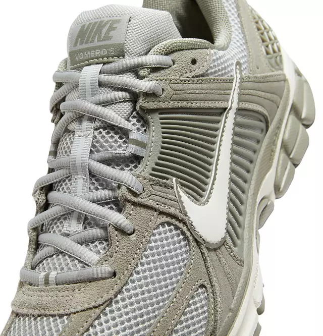 Nikhjgke Zoom Vomero 5