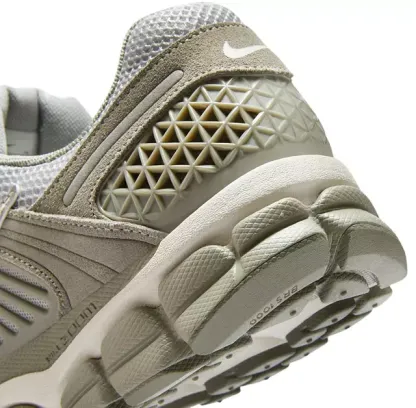 Nikhjgke Zoom Vomero 5