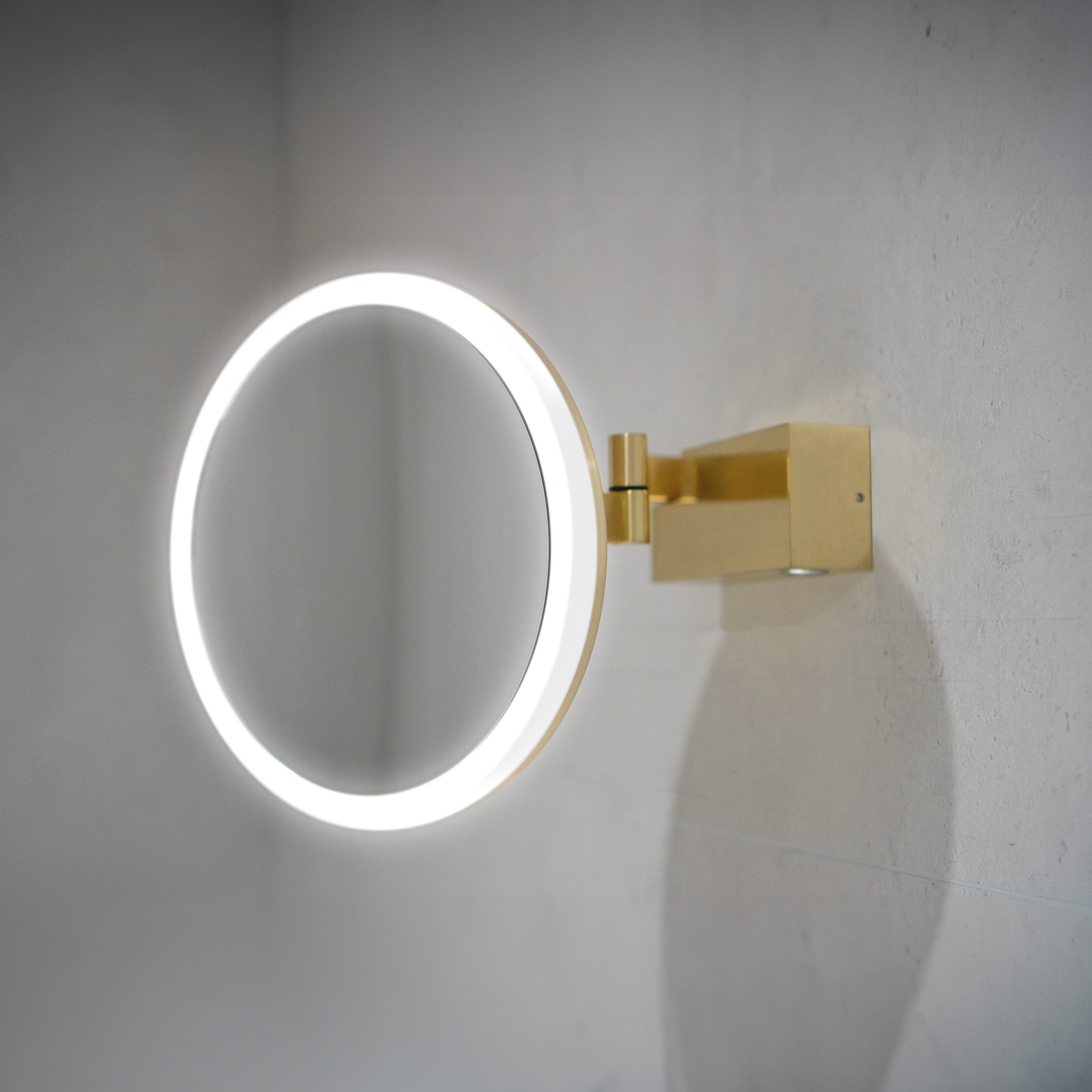 Cirque Magnifying Mirror Brushed Brass