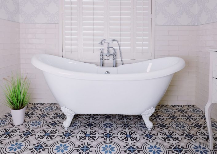 GS-fclde-wh Clara Traditional Freestanding Bath 1750 x 720mm — White with Chrome Ball & Claw Feet