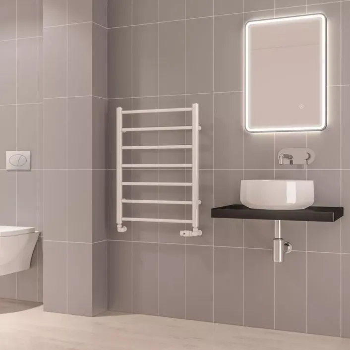 Eastbrook Tuscan Round 800 x 600 Towel Rail Gloss White