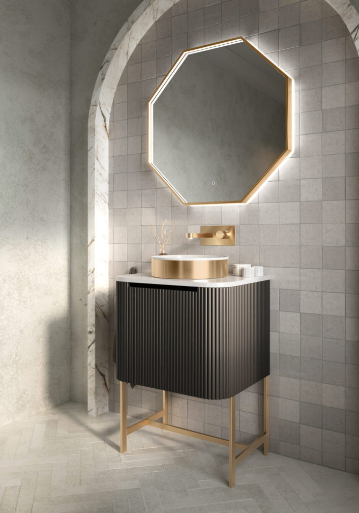 Scudo Linea Curve Brushed Brass Frame — 600mm