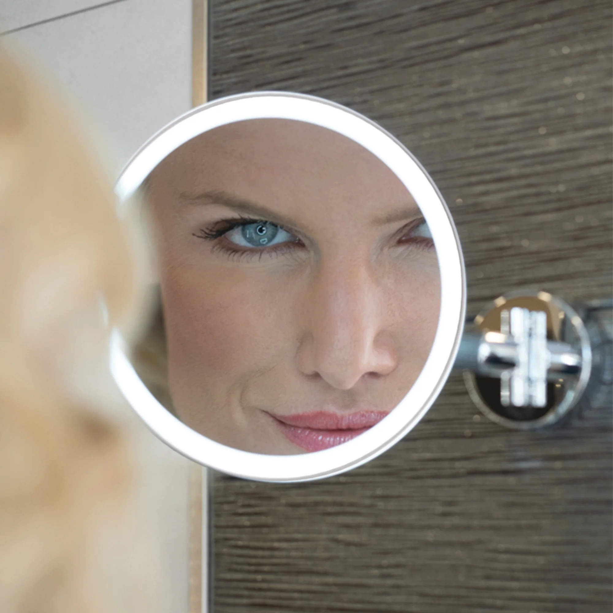 Eclipse Bathroom LED Magnifying Mirror - Round