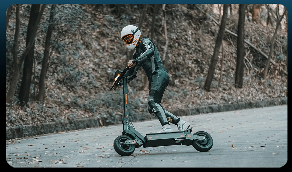 KuKirin G4 Off-Road Electric Scooter with 2000W Motor, 60V 20Ah Battery, 75km Top Range, 70km/h Max Speed, 11 Inch Vacuum Tires, Turn Signal - Black