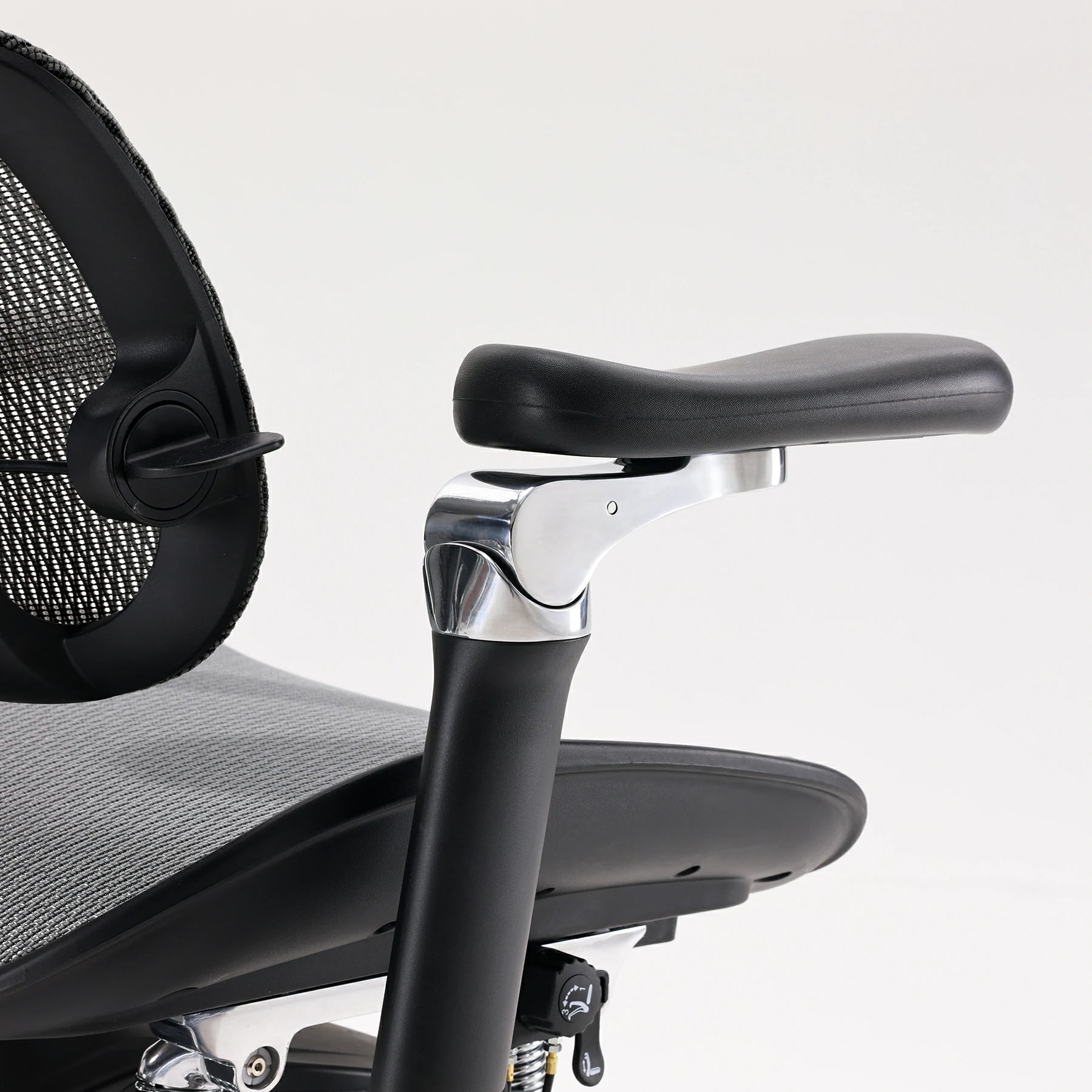 S300 "Gravity-Defying" Ergonomic Chair
