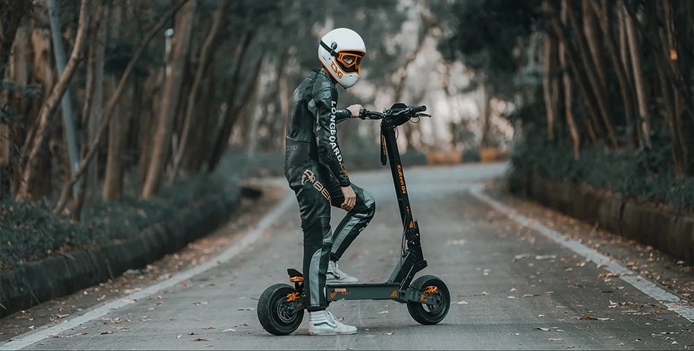 KuKirin G4 Off-Road Electric Scooter with 2000W Motor, 60V 20Ah Battery, 75km Top Range, 70km/h Max Speed, 11 Inch Vacuum Tires, Turn Signal - Black