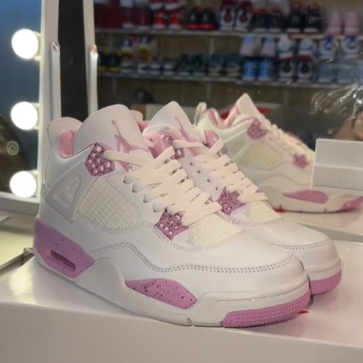 Aithtr Jordthtan 4 Retro 'Thunder' Unisex  White pINK