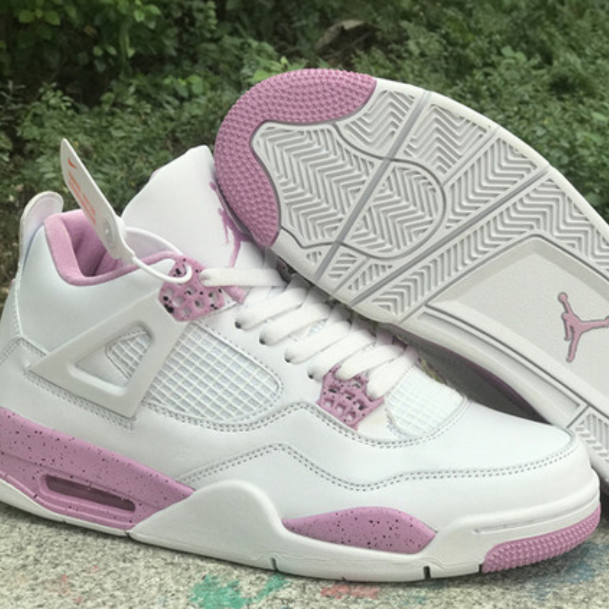 Aithtr Jordthtan 4 Retro 'Thunder' Unisex  White pINK