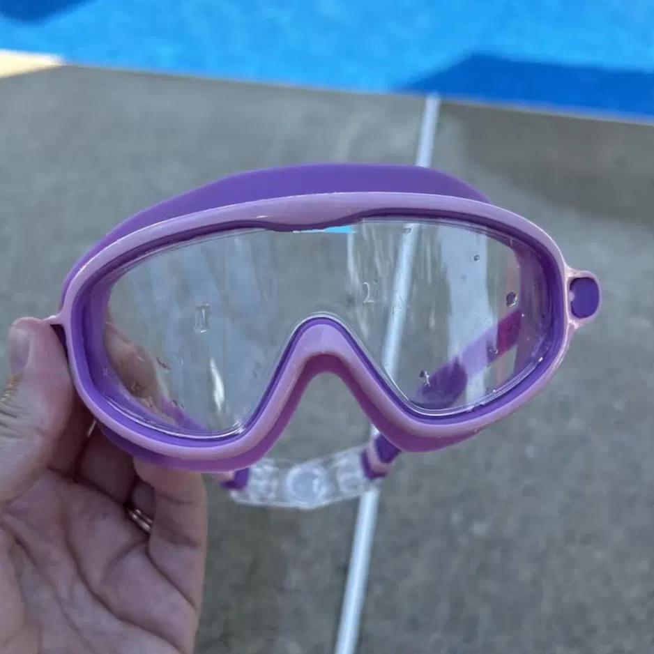 Toddler wearing swim goggles