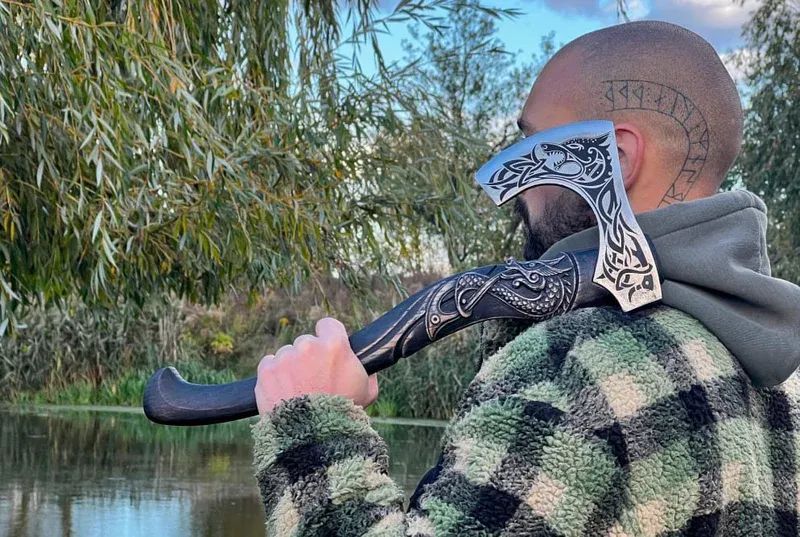 Kézzel kovácsolt gravírozott nyél Viking fejsze (Limited Edition)