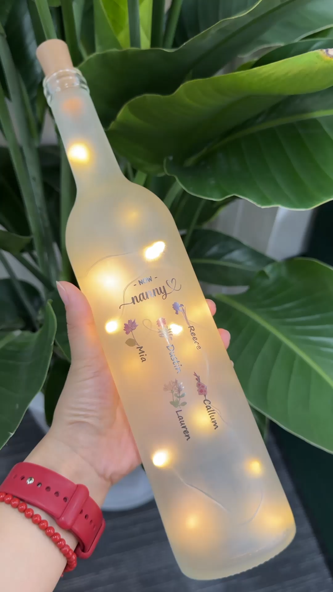 Personalized LED Bottle Night Light with Names and Birth Flowers – Family Gift for Mum or Grandma