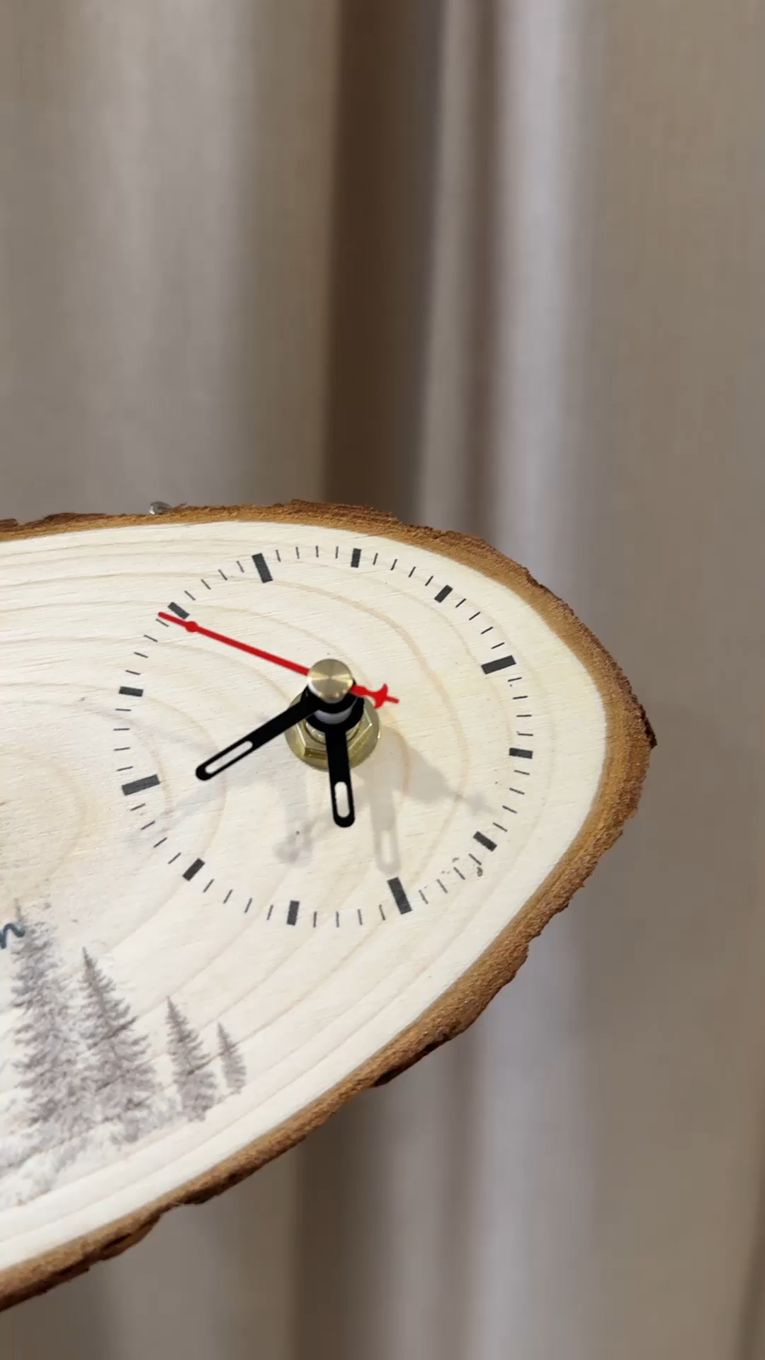 Personalised Wooden Clock with Interlocking Hands and 2 to 6 Names – Family Keepsake Gift for Dad