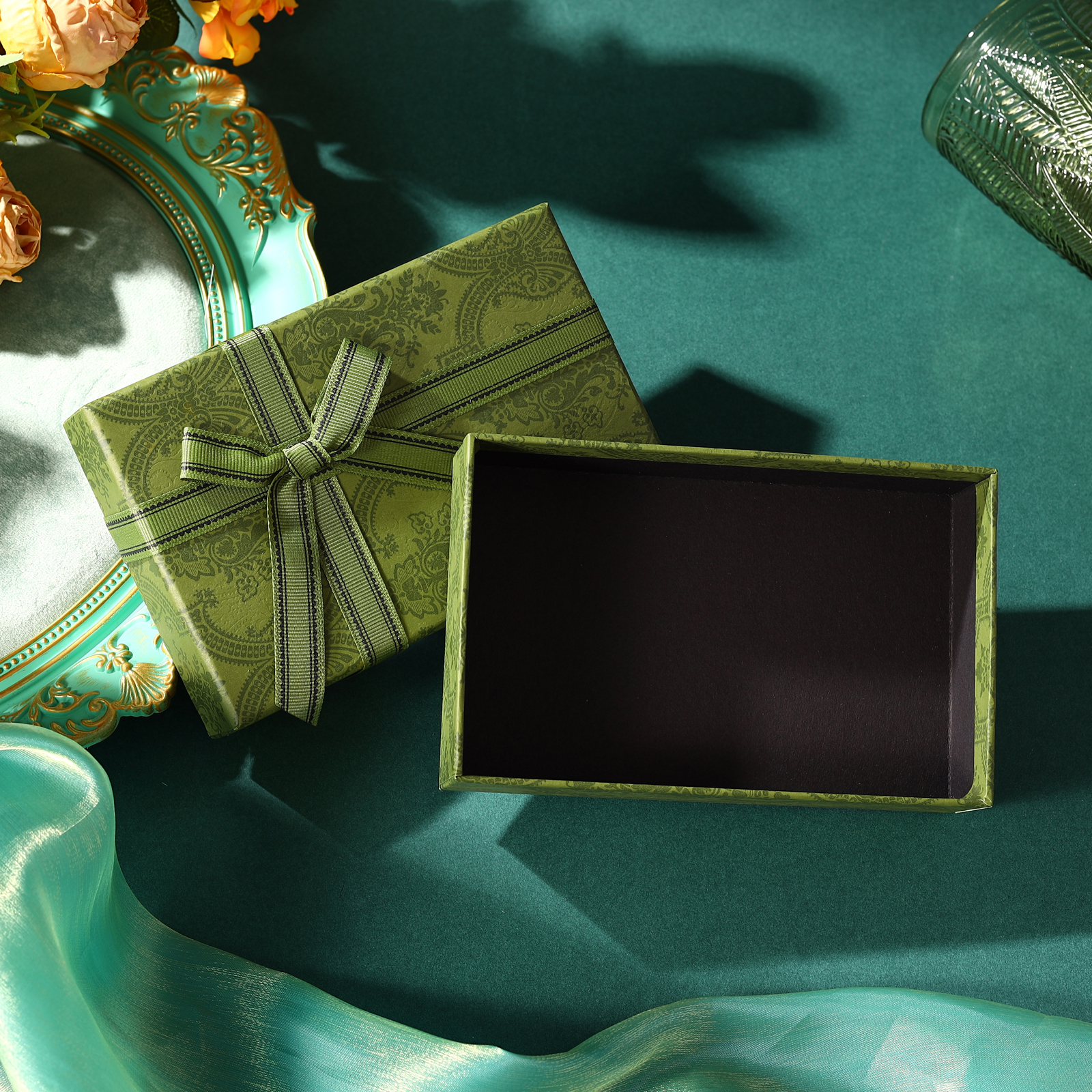 Elegant Green Gift Box Packaging 
