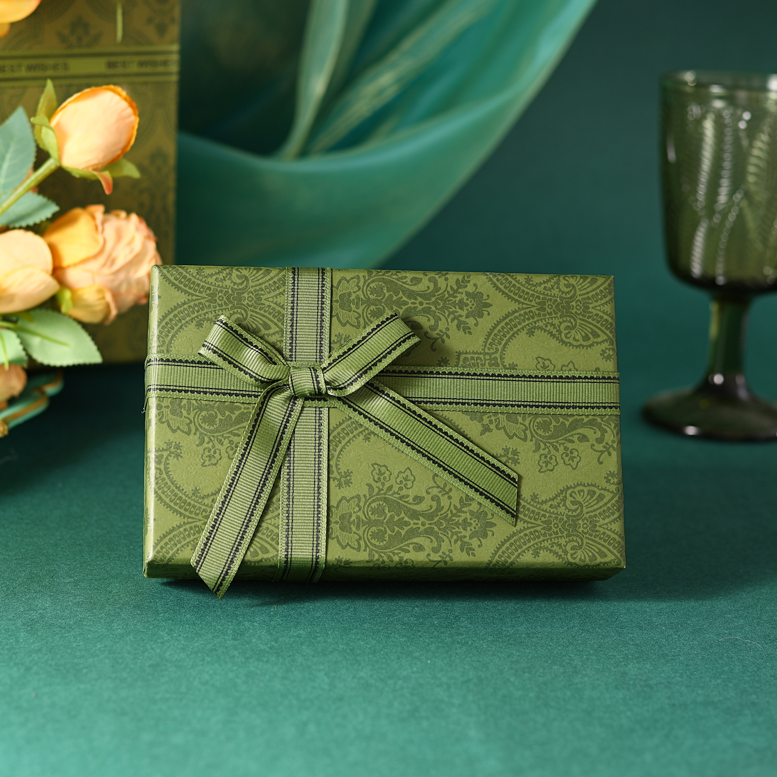 Elegant Green Gift Box Packaging 