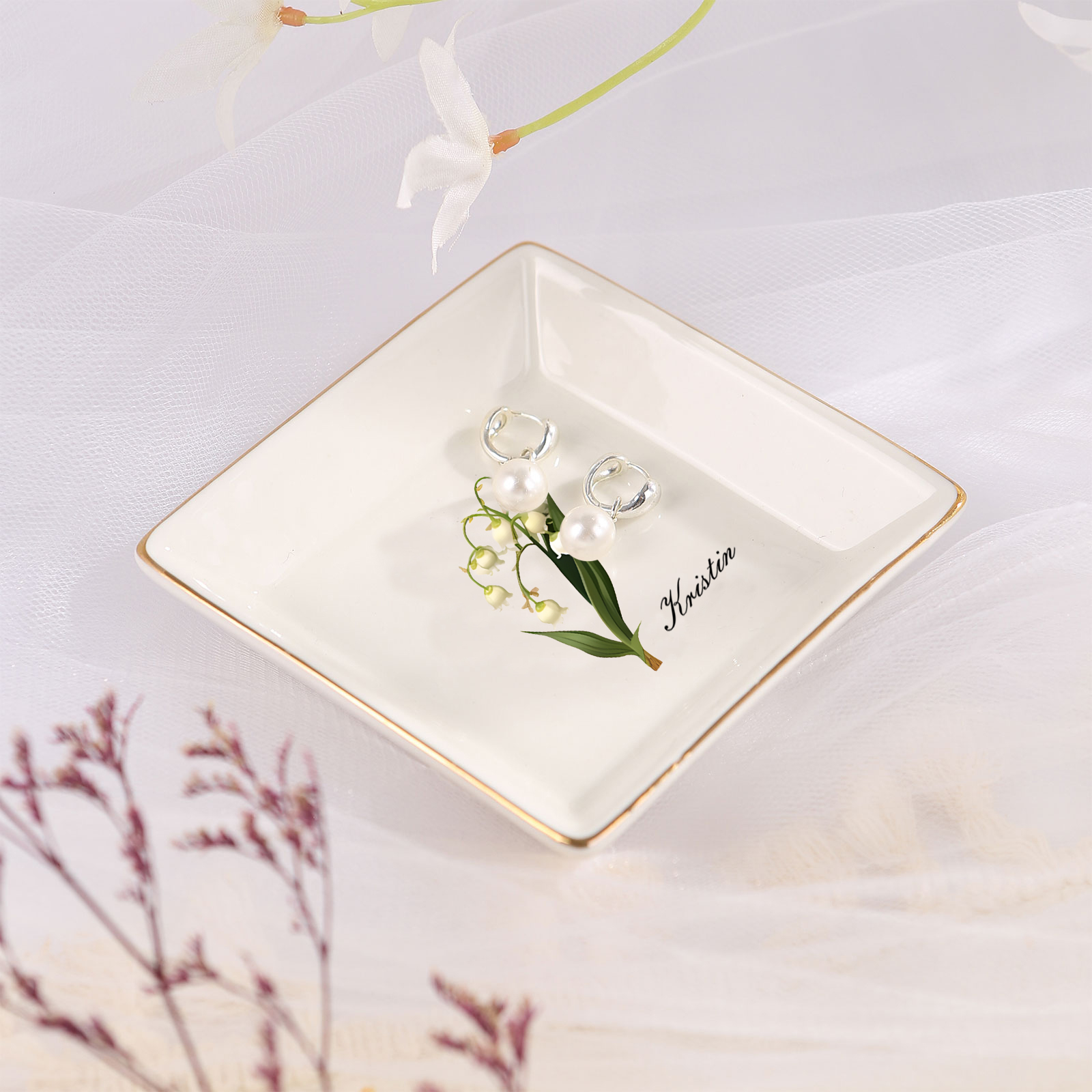 Personalized Birth Flower Jewelry Ceramic Dish custom with 1 Name & 1 Birthflower - Heart & Square Shapes | Jessemade